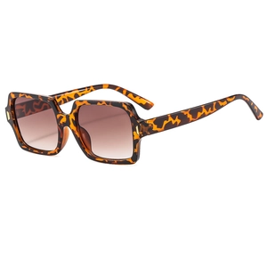 Modische quadratische Sonnenbrille mit Schildpatt-Rahmen und braunen Verlaufsgläsern