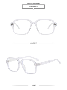 Détail de la monture de lunettes carrée transparente avec rivets et charnières latérales