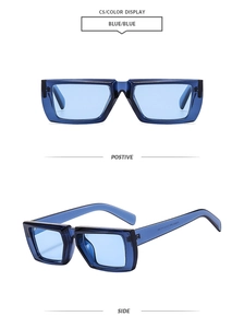 Vues de face et de profil de lunettes de soleil carrées bleues translucides