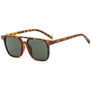 Klassische quadratische Sonnenbrille in Schildpatt-Optik mit Doppelsteg und Gläsern