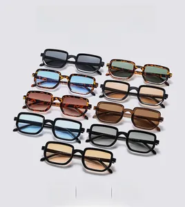 Plusieurs lunettes de soleil carrées polygonales en couleurs variées avec montures CE