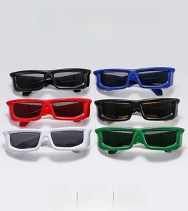 Lot de 6 lunettes de soleil rectangulaires rétro en noir, bleu, rouge, blanc et vert