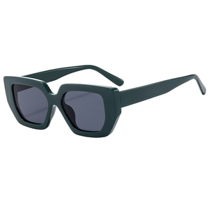 Occhiali da sole vintage Y2K con montatura quadrata verde scuro e lenti grigie