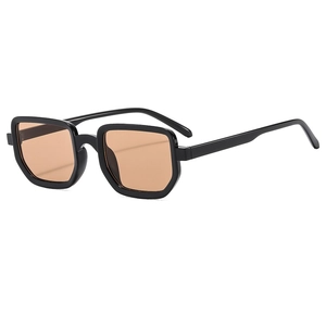 Lunettes de soleil rétro carrées avec monture noire et verres marron clair pour femmes
