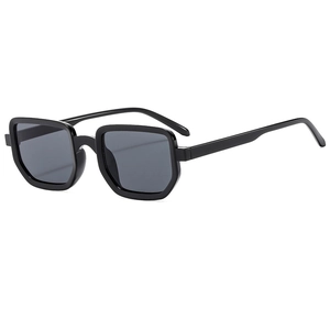 Lunettes de soleil carrées à monture épaisse noir brillant avec verres gris foncé
