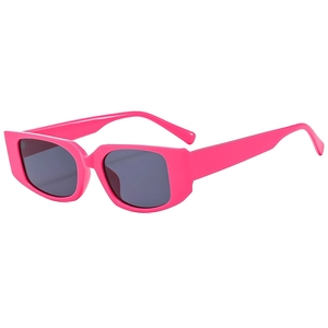 Retro rechteckige Cat-Eye-Sonnenbrille in kräftigem Pink mit dunklen Gläsern