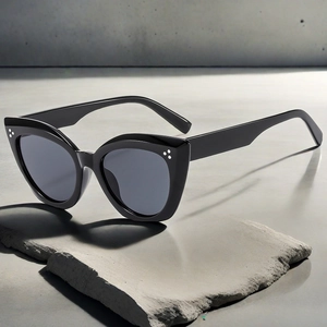 Occhiali Da Sole Occhio Di Gatto Moda Retro Vintage Montatura PC Protezione UV400 Rivetto Tendenza Uomo Donna