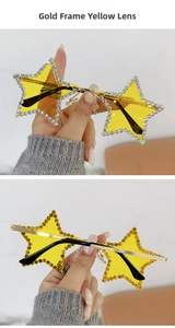 Détail de lunettes de soleil sans monture en forme d'étoile avec strass jaunes et or