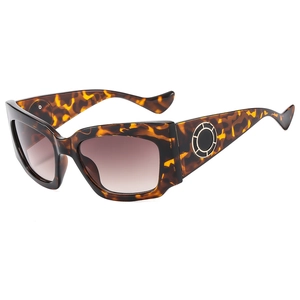 Lunettes de soleil oversize écaille de tortue avec verres dégradés et anneau doré