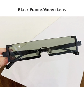Détail des lunettes de soleil cyberpunk rectangulaires avec monture noire et verres verts