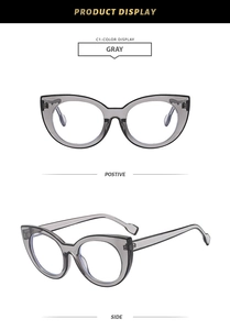 Détail de la monture œil de chat gris transparent avec verres anti-lumière bleue