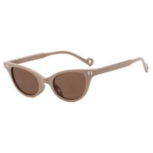 Trendy cat-eye sunglasses with light brown frame and gold metal letter B decoration