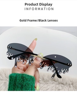 Détail de lunettes de soleil sans monture en forme de larme avec strass dorés