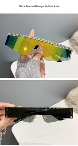 Détail de lunettes de soleil punk sans monture avec strass et verres dégradés colorés