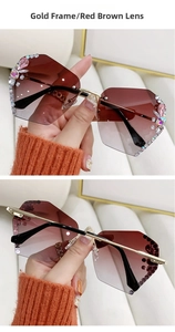 Vue détaillée de lunettes de soleil géométriques sans monture dorée avec verres dégradés