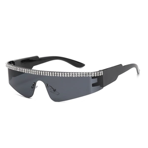 Lunettes de soleil punk sans monture avec double rangée de strass et cadre noir