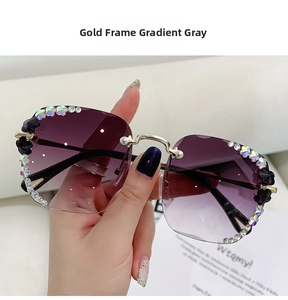 Detailansicht der randlosen Farbverlaufs-Sonnenbrille mit floralen Strasssteinen