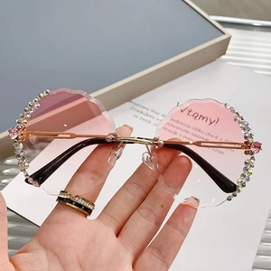 Rimless Sunglasses Women Scalloped Wavy Edge Rhinestone Gradient Lens UV400 Fashion Luxury Metal Frame Eyewear Shades