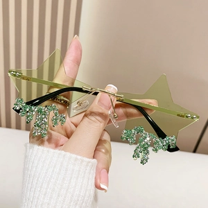 Lunettes de soleil sans monture en étoile avec verres verts et détails de strass brillants