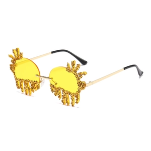 Fashionable rimless teardrop sunglasses with yellow lenses and sparkling diamond edges
