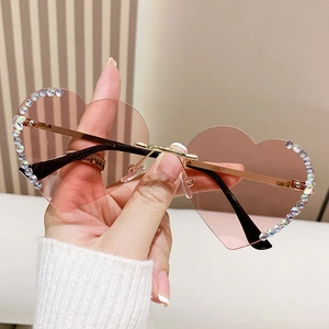 Schicke randlose Sonnenbrille in Herzform mit rosa Gläsern und Kristalldekor