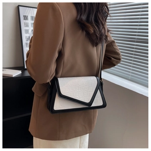 Detailed texture of crocodile pattern leather on stylish contrast shoulder bag