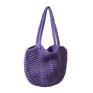 Sac cabas en tricot violet fait main avec larges anses tissées et texture crochet