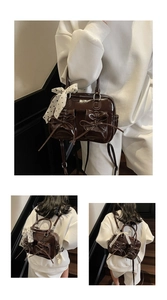 Dettaglio borsa marrone lucida multifunzione con tasche a fiocco e foulard a pois chic