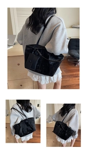 Detalle de bolso tote negro de gran capacidad con monedero a juego para el trabajo
