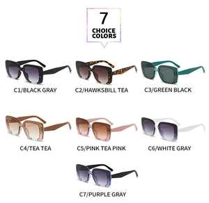 Grille détaillée de lunettes de soleil carrées Y2K en sept couleurs dégradées