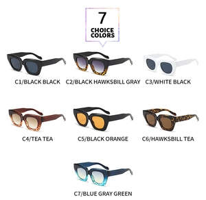 Grille de lunettes de soleil carrées présentant 7 options de couleurs de monture et verres