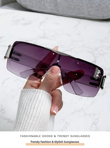Gros plan sur des lunettes de soleil Y2K carrées sans monture avec verres dégradés violets