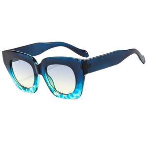Lunettes de soleil vintage carrées avec monture dégradée bleue et motif écaille