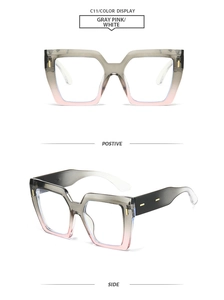 Détail de lunettes carrées avec dégradé gris rose blanc et finitions dorées chic