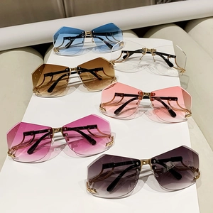 Frameless geometric Y2K sunglasses with gradient lenses and gold metal temples in six colors