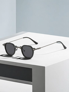 Détails de lunettes de soleil vintage carrées avec verres gris et branches en métal