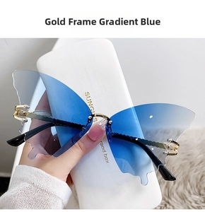 Détail de lunettes de soleil papillon sans monture dorée et verres bleu dégradé