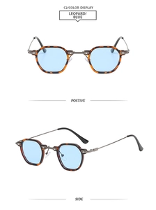 Vue détaillée des lunettes de soleil carrées léopard avec verres bleu clair et métal