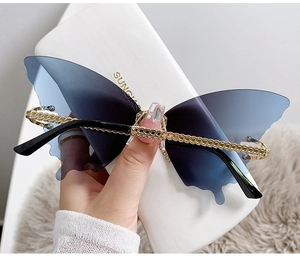 Détail des lunettes de soleil papillon sans monture avec verres dégradés et branches