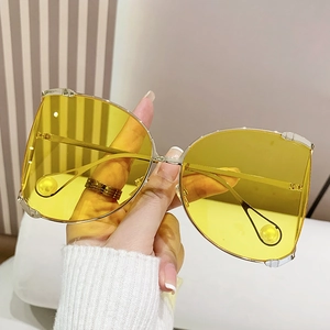 Fashionable large D-frame Y2K sunglasses with yellow lenses and silver metal spherical decor
