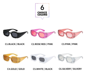Display a matrice di sei occhiali da sole quadrati Y2K in nero, rosa, oro, bianco e grigio