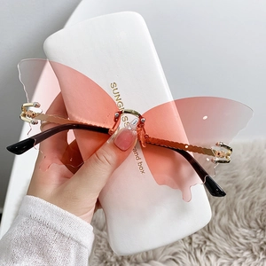 Lunettes de soleil papillon sans monture avec verres dégradés roses et branches dorées