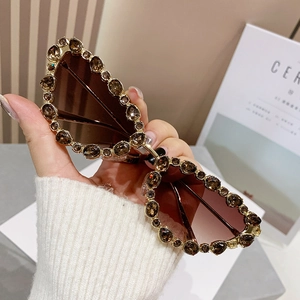 Cat Eye Sunglasses Luxury Rhinestone Metal Frame UV400 Protection Oversized Trendy Fashion Eyewear For Women