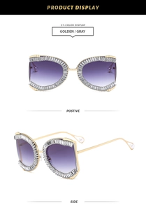 Details einer quadratischen goldenen Sonnenbrille mit Kristallbesatz und lila Gläsern