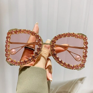 Fashion D-frame sunglasses with pink rhinestones, gold metal frame and pearl tips