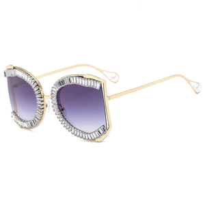 Luxuriöse Gold-Quadrat-Sonnenbrille mit lila Verlaufsgläsern und Strass-Kristallen