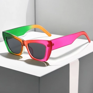 Lunettes De Soleil Yeux De Chat Mode Protection UV400 Monture PC Dégradé Arc-En-Ciel Luxe Carré Streetwear Femmes