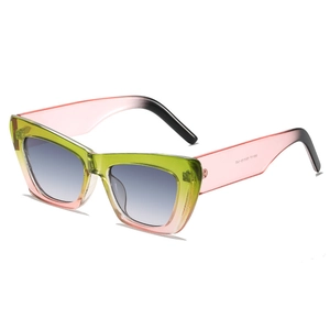 Lunettes de soleil œil de chat avec monture dégradée vert-rose et verres gris foncé