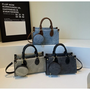 Ensemble de trois sacs rétro en toile bleu denim et gris avec anses en cuir