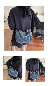 Vista dettagliata della borsa tote in denim lavato con hardware metallico e tracolla